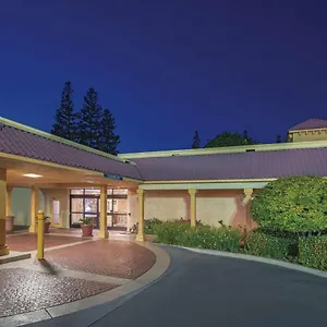 Howard Johnson By Wyndham Downtown Sacramento