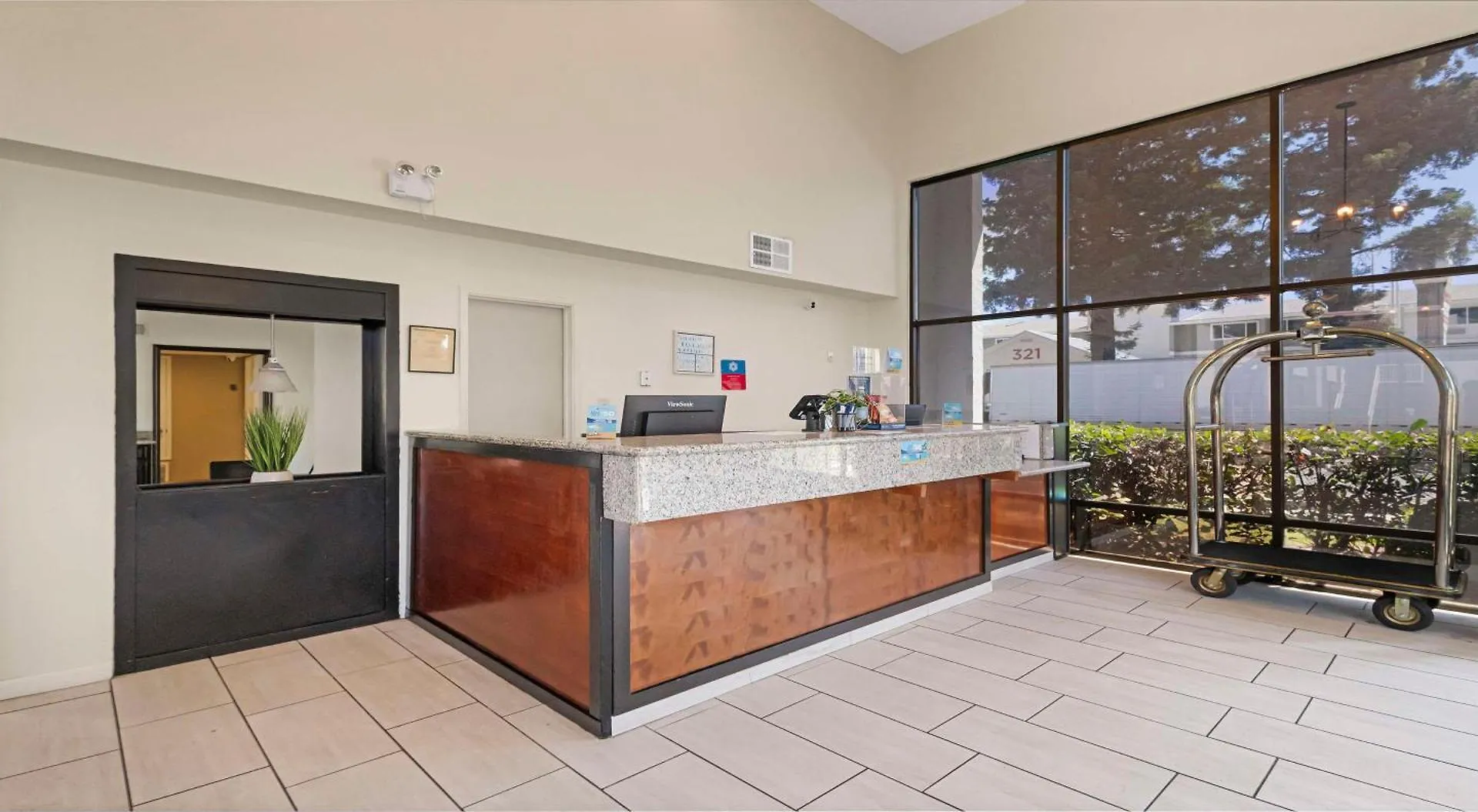 Surestay Plus Hotel By Best Western Sacramento North